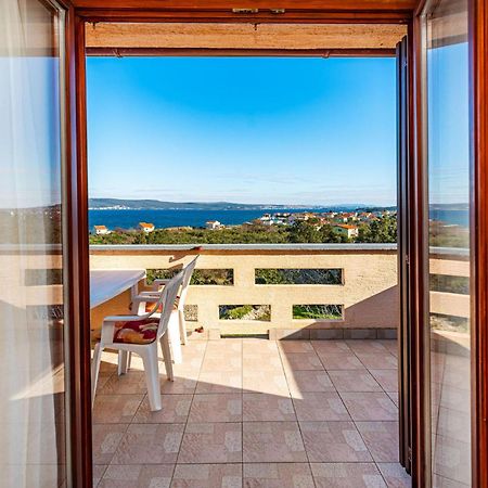 2 Bedroom Amazing Apartment In Neviđane Екстериор снимка