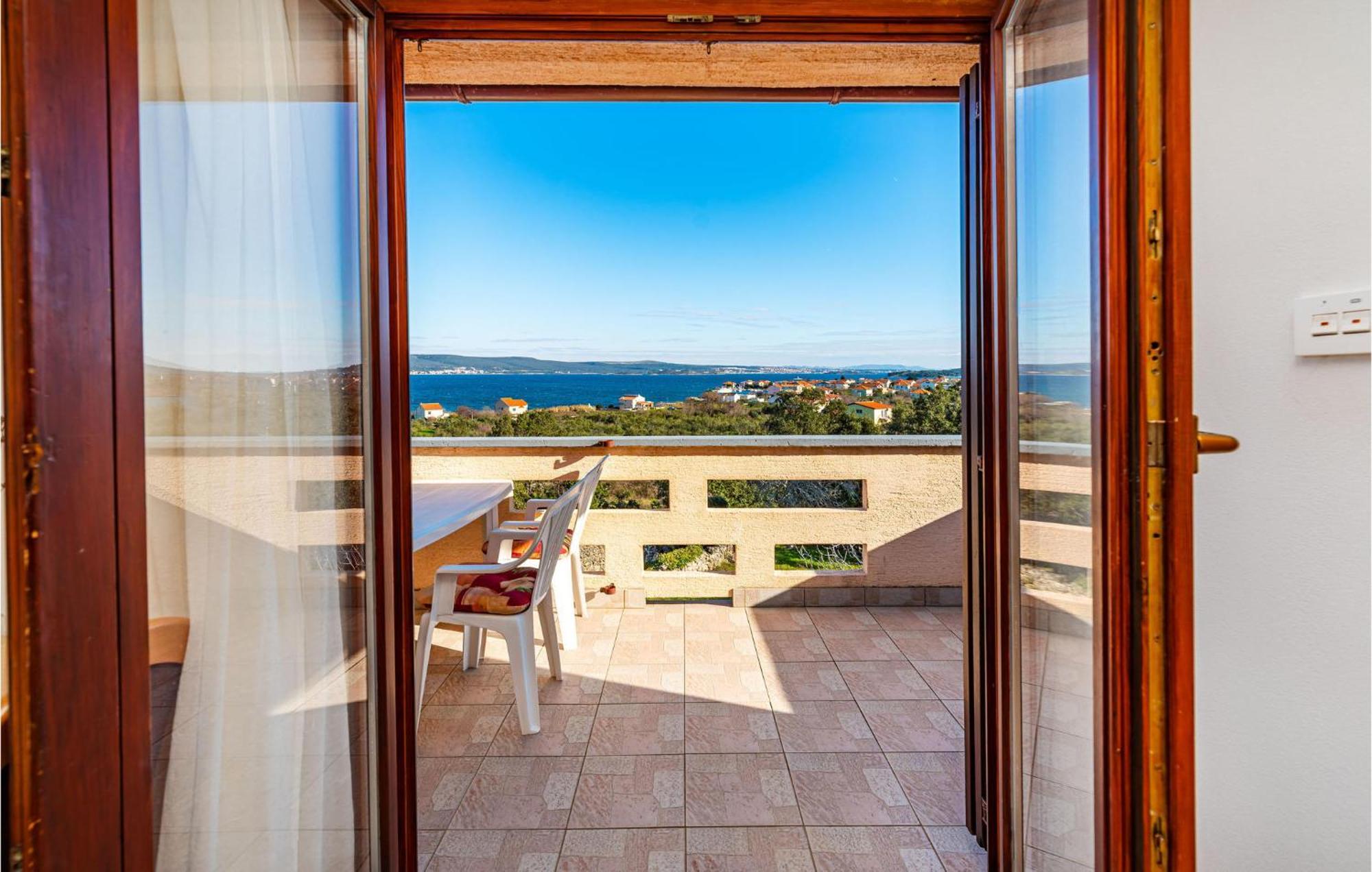 2 Bedroom Amazing Apartment In Neviđane Екстериор снимка