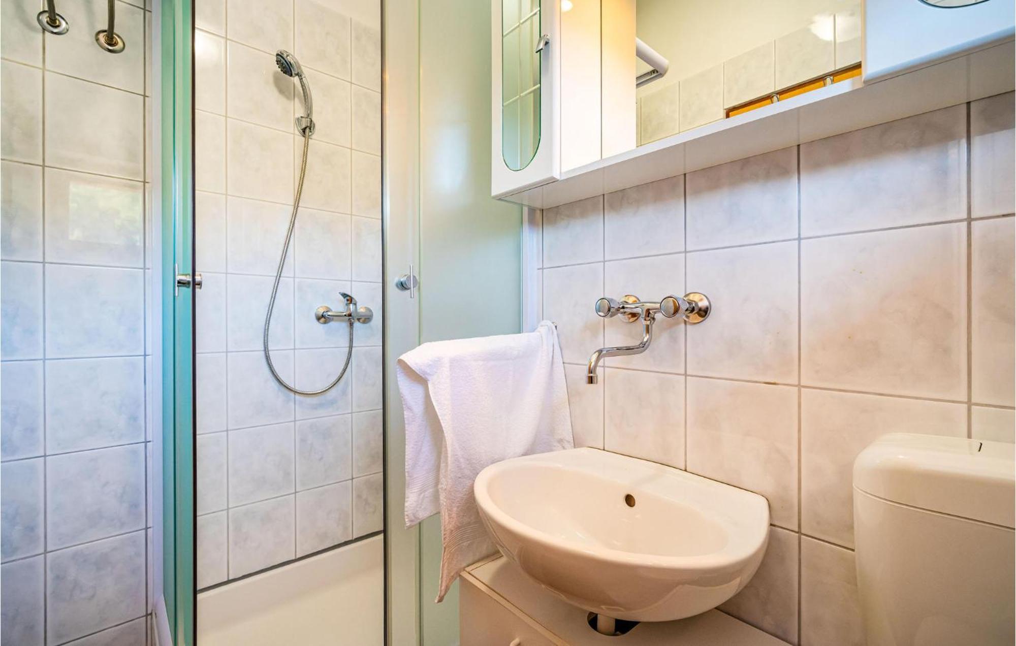 2 Bedroom Amazing Apartment In Neviđane Екстериор снимка