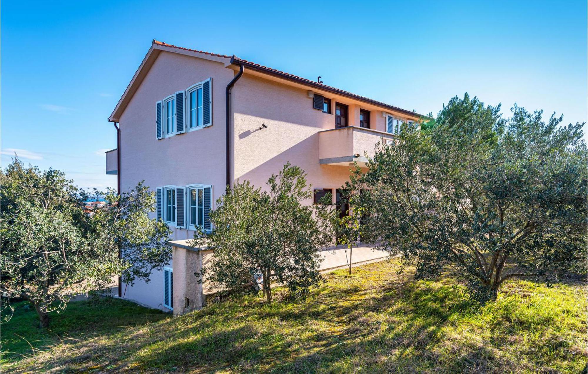2 Bedroom Amazing Apartment In Neviđane Екстериор снимка