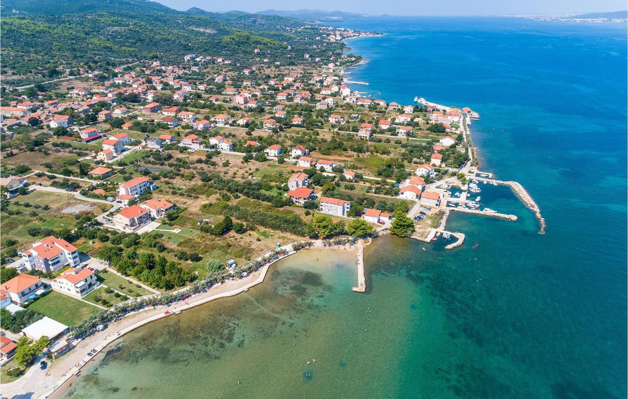 2 Bedroom Amazing Apartment In Neviđane Екстериор снимка