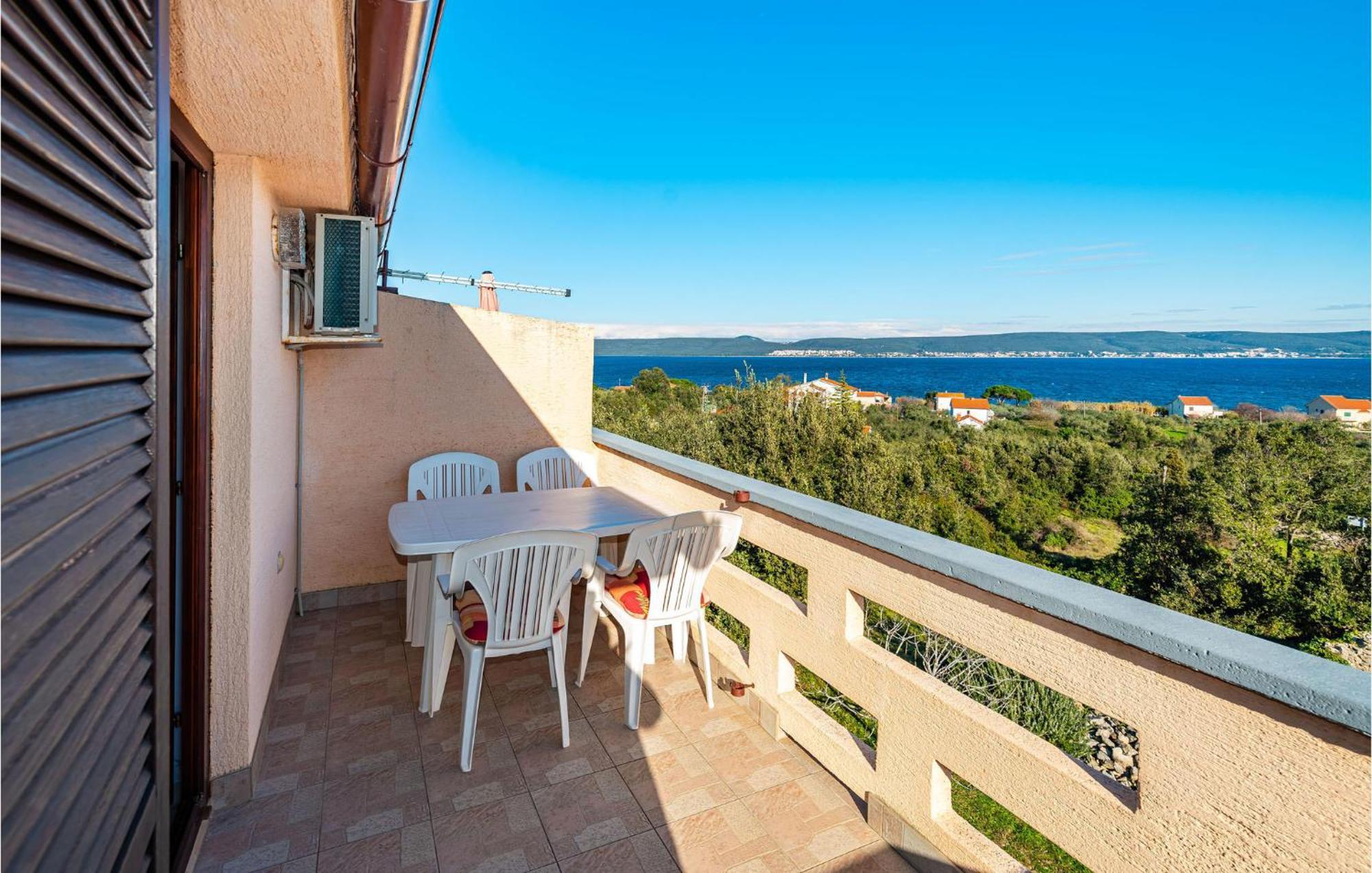 2 Bedroom Amazing Apartment In Neviđane Екстериор снимка